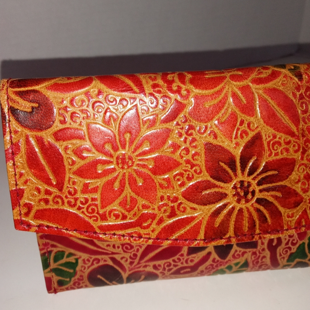 Lightweight Leather Wallet - Picture 9 of 13